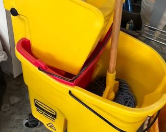 Rubbermaid mop bucket