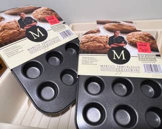 Marcus Samuelson muffin pans (new)