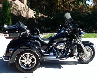 2012 Harley Davidson Tri Glide Ultra Classic w/10,000 miles with many upgrades