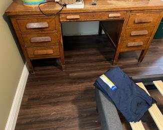 Antique 1940's oak wood desk 60"Wx31"Hx34"D $200