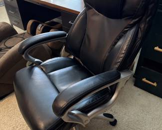 Vinyl Computer Chair 26"Wx43"Hx29"D $70