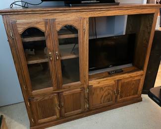 Wood Entertainment Ctr w/glass doors 58"Wx48"Hx20"D $180
