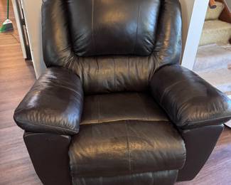 Leatherette Black Catnapper recliner 45"Wx42"Hx36"D $180