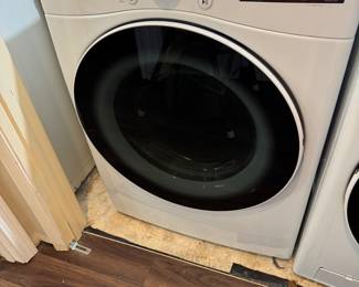 LG ThinQ set of washer & dryer 2021 $700