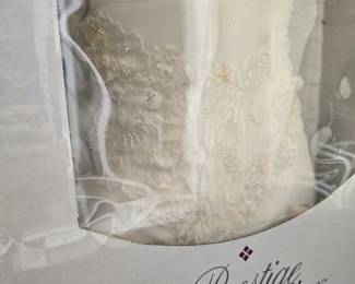 Mermaid Themed Handsewn Wedding Dress Pearls, Shells, Starfish Sealed & Preserved (Size 0)