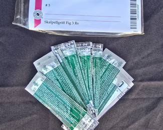 Dermaplaning tool kit (includes: new sealed scalpel handle plus sterile stainless steel surgical scalpel blades)