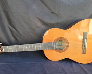 Yamaha C-40 Acoustic Flamenco Classical Guitar