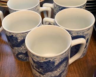 Blue and White Porcelain Mug Set (Dragon Motif)