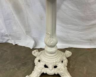 CLOSEUP ORNATE CAST BASE