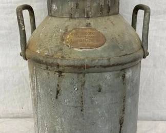 5G. STANDARD OIL CO. GAS CAN