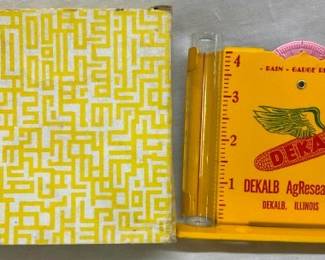 OLD STOCK DEKALB RAIN GAUGE W/BOX
