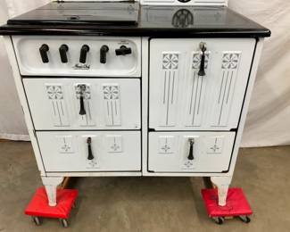 NICE CLEAN ENAMEL COOKSTOVE