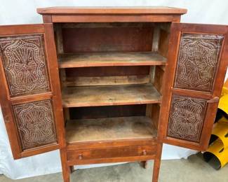 CLEAN INSIDE VIEW PIE SAFE