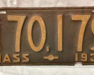 EMB. 1933 MASS. LIC. TAG