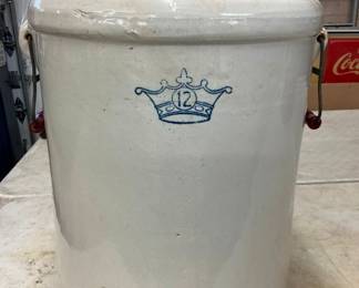 12G. KINGS CROWN CROCK