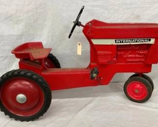 INTERATIONAL PEDAL TRACTOR