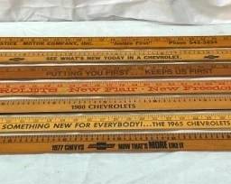 LOT OF ADVERTISING YARD STICKS
