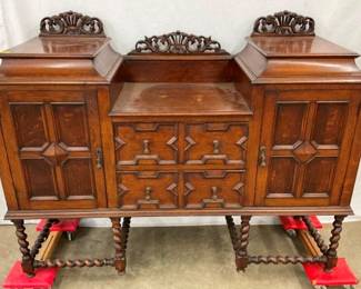 UNUSUAL OAK ARTS AND CRAFTS SIDEBOARD
