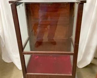 DEPARTMENT STORE UPRIGHT DISPLAY CASE