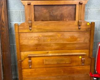 VICTORIAN HIGHBACK BED
