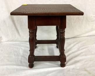 SMALL OAK STOOL 15X16