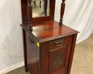DOES HAVE BEVELED MIRROR