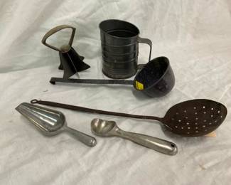 LOT EARLY BLACKSMITH MADE DIPPERS,ETC