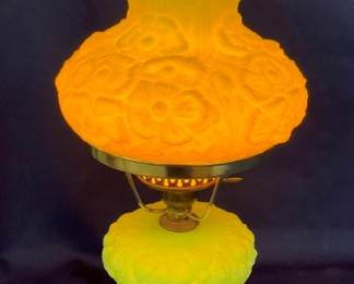 19" FENTON VASOLINE PARLOR LAMP