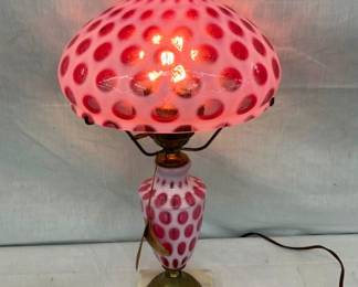 FENTON CRANBERRY COIN DOT TABLE LAMP