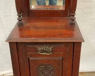 VICTORIAN WALNUT KINLEN CUPBOARD