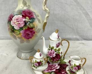 VINTAGE CHINA PITCHER, MINI TEASET
