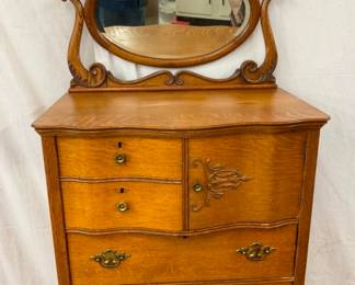 BONNET BOX AND BEVELED MIRROR
