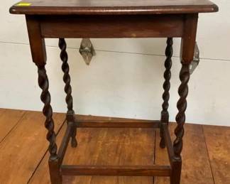 OAK TABLE W/ ROPE TWIST 22X16