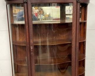 UNUSUAL OAK TRIPLE CURVED CHINA