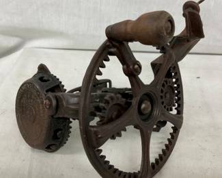 READING HARDWARE APPLE PEELER