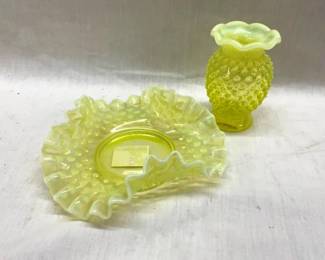 FENTON VASOLINE GLASS