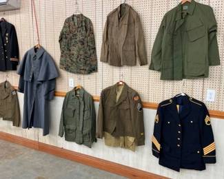 COLLECTION MILITARY UNIFORMS