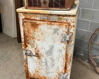 EARLY GE REFRIGERATOR