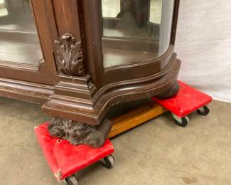 CURVED SIDES AND CLAW FEET