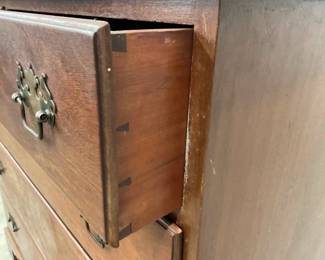 CLOSEUP DOVETAILED DRAWERS