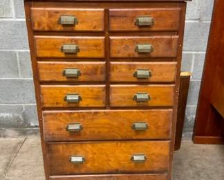 UNUSUAL 8 OVER 3 CHEST