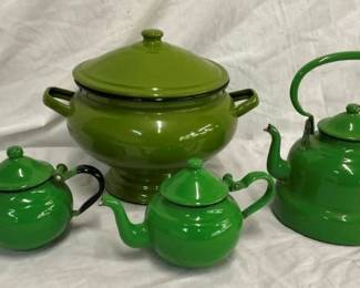 COLLECTION EARLY GREEN ENAMELWARE