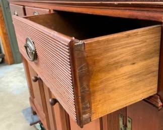 CLOSEUP DOVETAILED DRAWERS