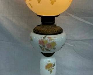 31" VICTORIAN PARLOR LAMP W/ FOOTED BASE