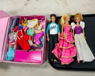 BARBIES AND ASSESSORIES