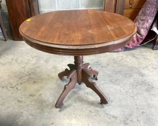 EASTLAKE ROUND TOP TABLE