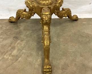 CLOSEUP VIEW FOOTED BASE