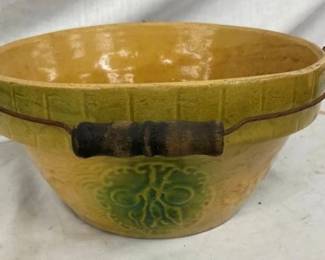 EARLY CREAM/GREEN MIXING BOWL