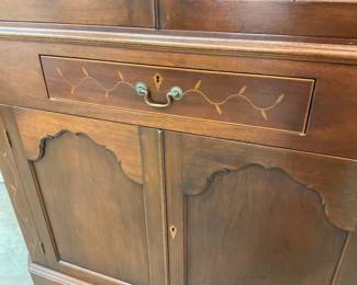 CLOSEUP VIEW BOTTOM WITH INLAY
