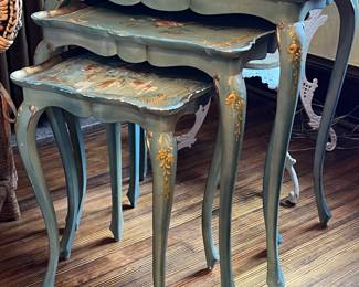 SET OF NESTING TABLES